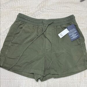 GAP Women's Athletic Shorts in Olive